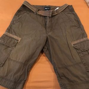 Men’s cargo shorts with belt